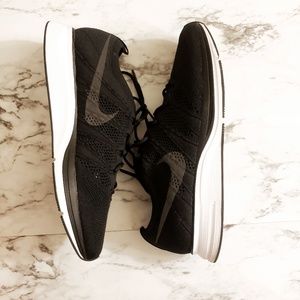 NIKE Flyknit Trainer